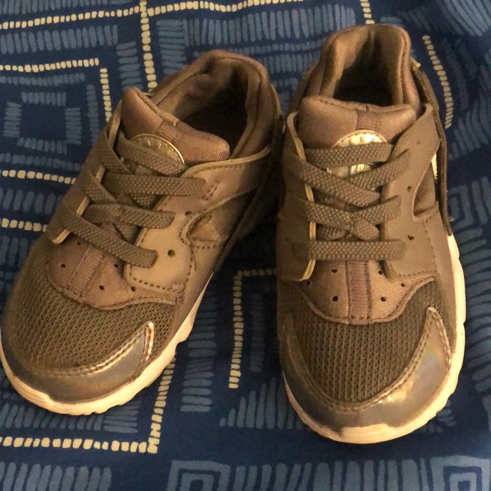 NIKE HUARACHE